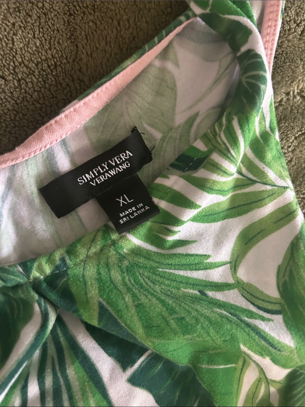 Simply Vera Vera Wang Green Leaf-Print Woman’s nightgown - Picture 2 of 7